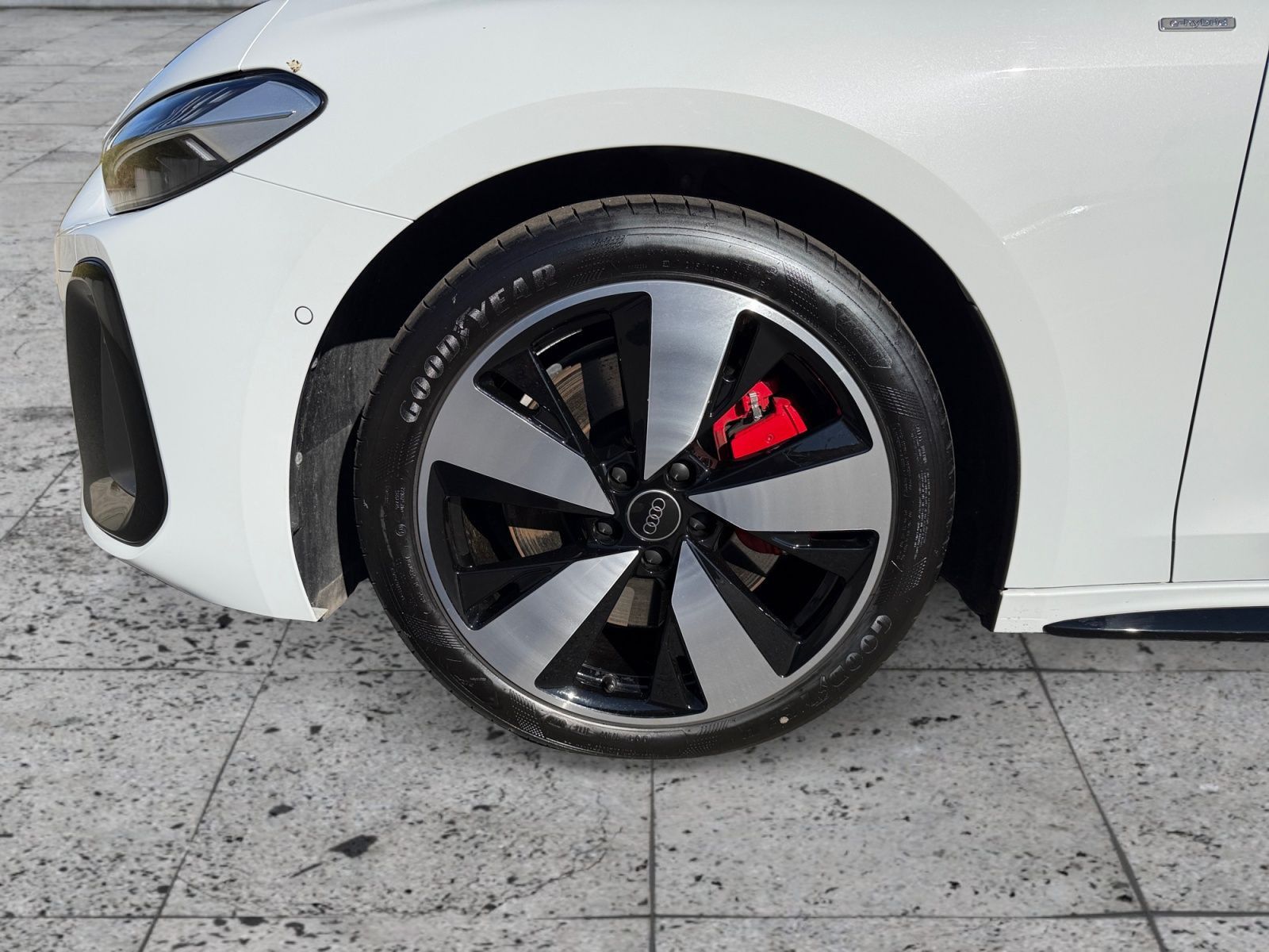 Audi A5 Avant e-hybrid 220kW S-LINE MATRIX+AHK+PANO