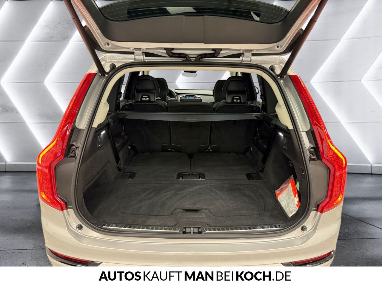 Volvo XC90 B5 D AWD Plus Dark PANO STDHz AHK VLED 360