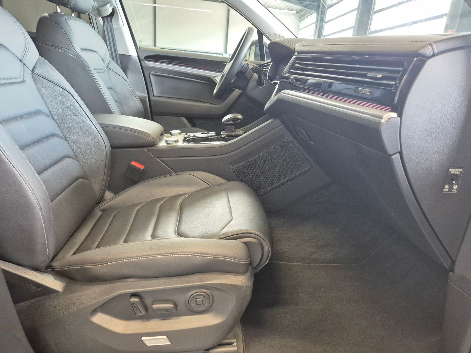 Volkswagen TOUAREG 3.0TSI ELEGANCE 4M eHYBRID - Samsaru's Car Outlet