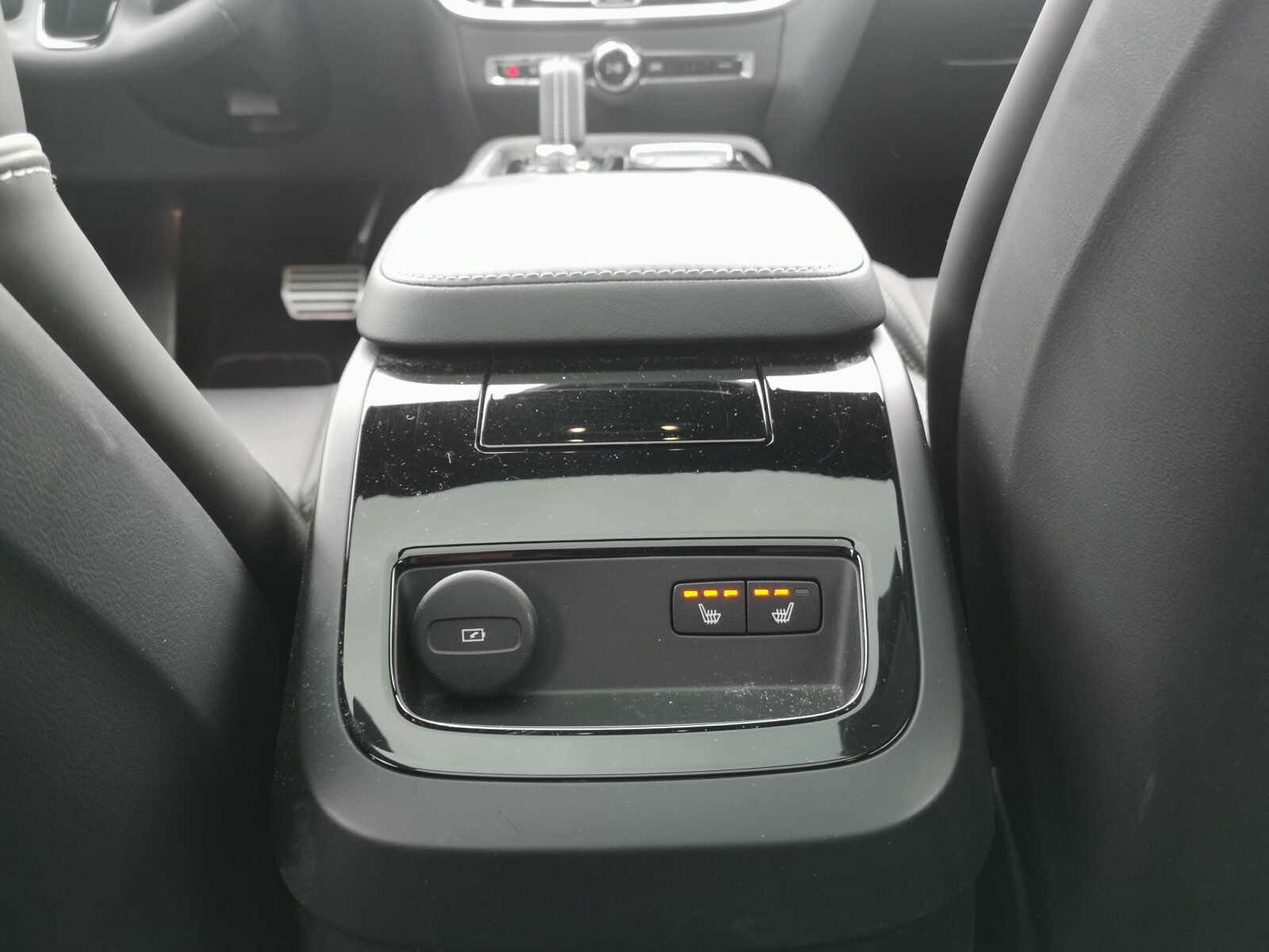 Volvo V60 Recharge T8 Plus Dark Long Range PANO|AHK|