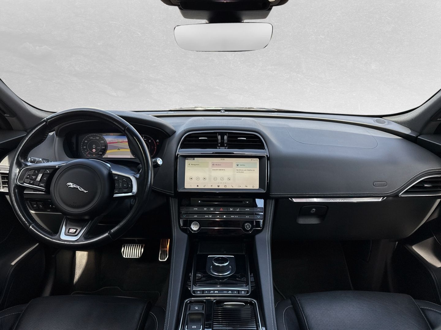 Jaguar F-Pace R-Sport AWD 20d Pano Winter Navi LED Virt