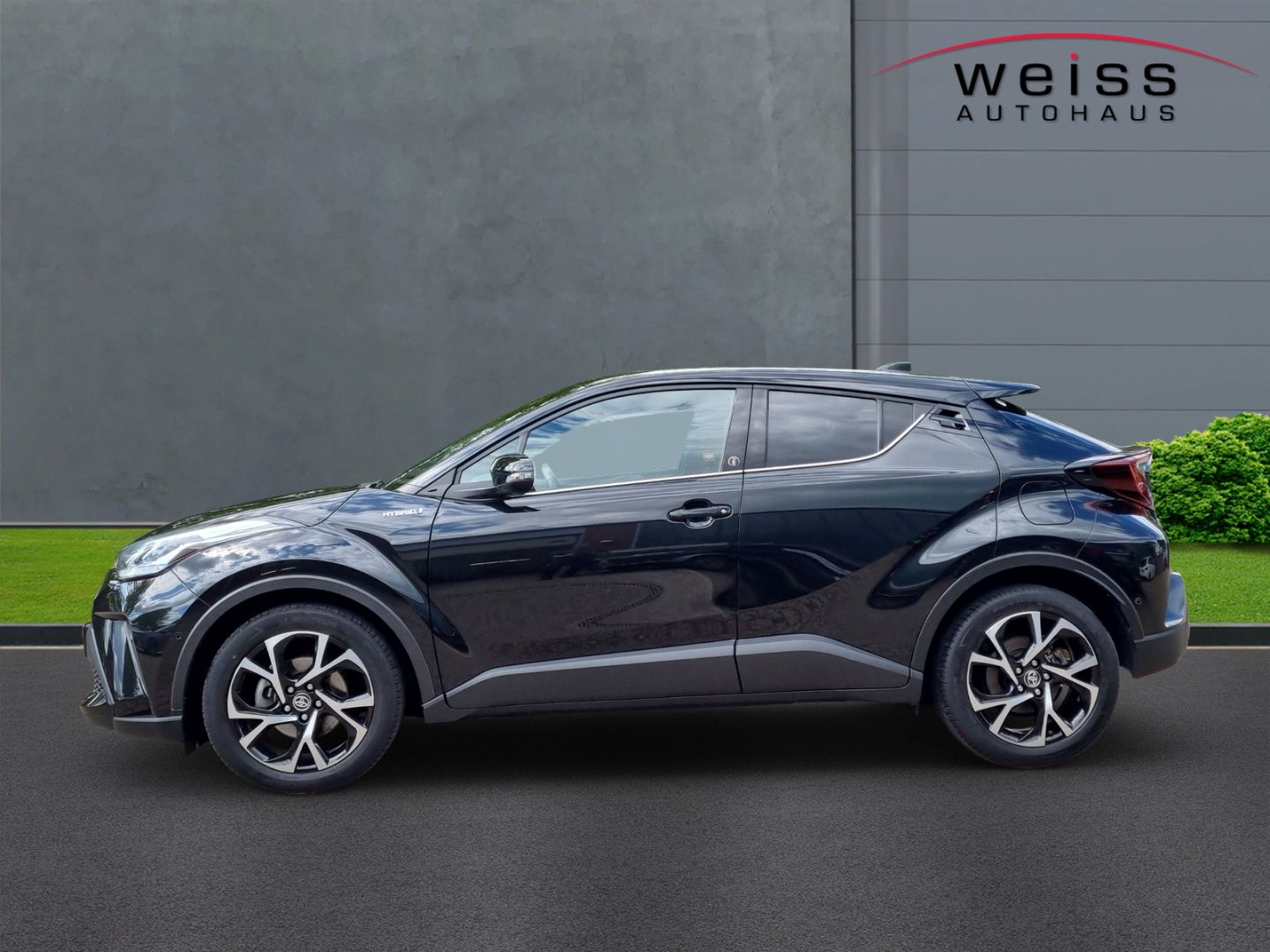 Toyota C-HR Hybrid Team D - Samsaru's Car Outlet