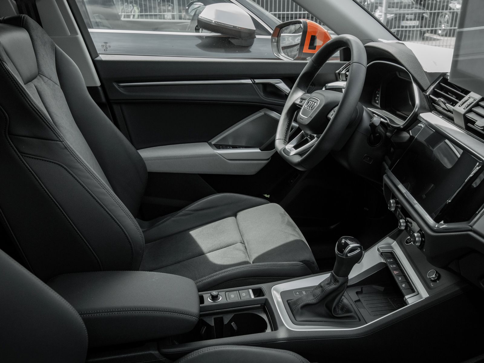 Audi Q3 40 TFSI quattro advanced - Samsaru's Car Outlet