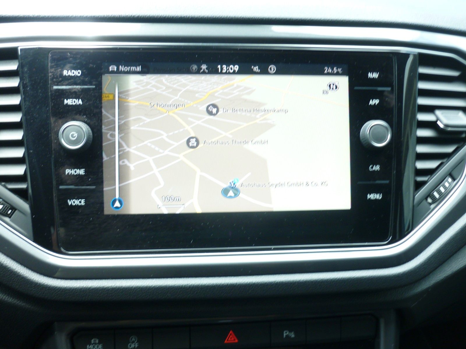 Volkswagen T-Roc 1.5 TSI Sport - Samsaru's Car Outlet
