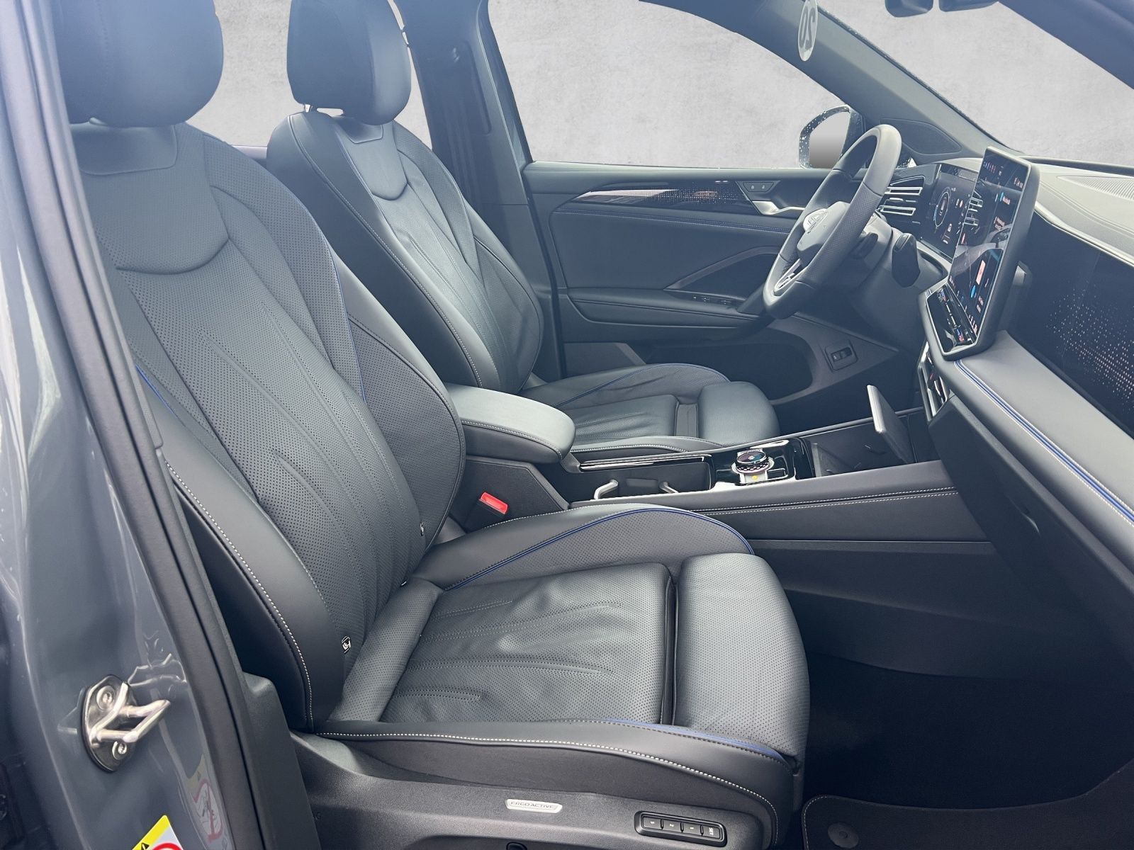Volkswagen Tiguan R-Line 2.0 TDI DSG 4M AHK*Navi**Pano*Blac