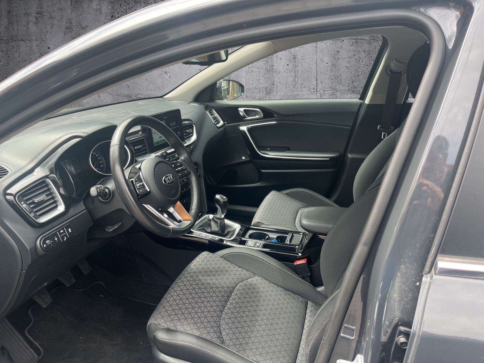 Kia Ceed 1.4 T-GDi Spirit - Samsaru's Car Outlet