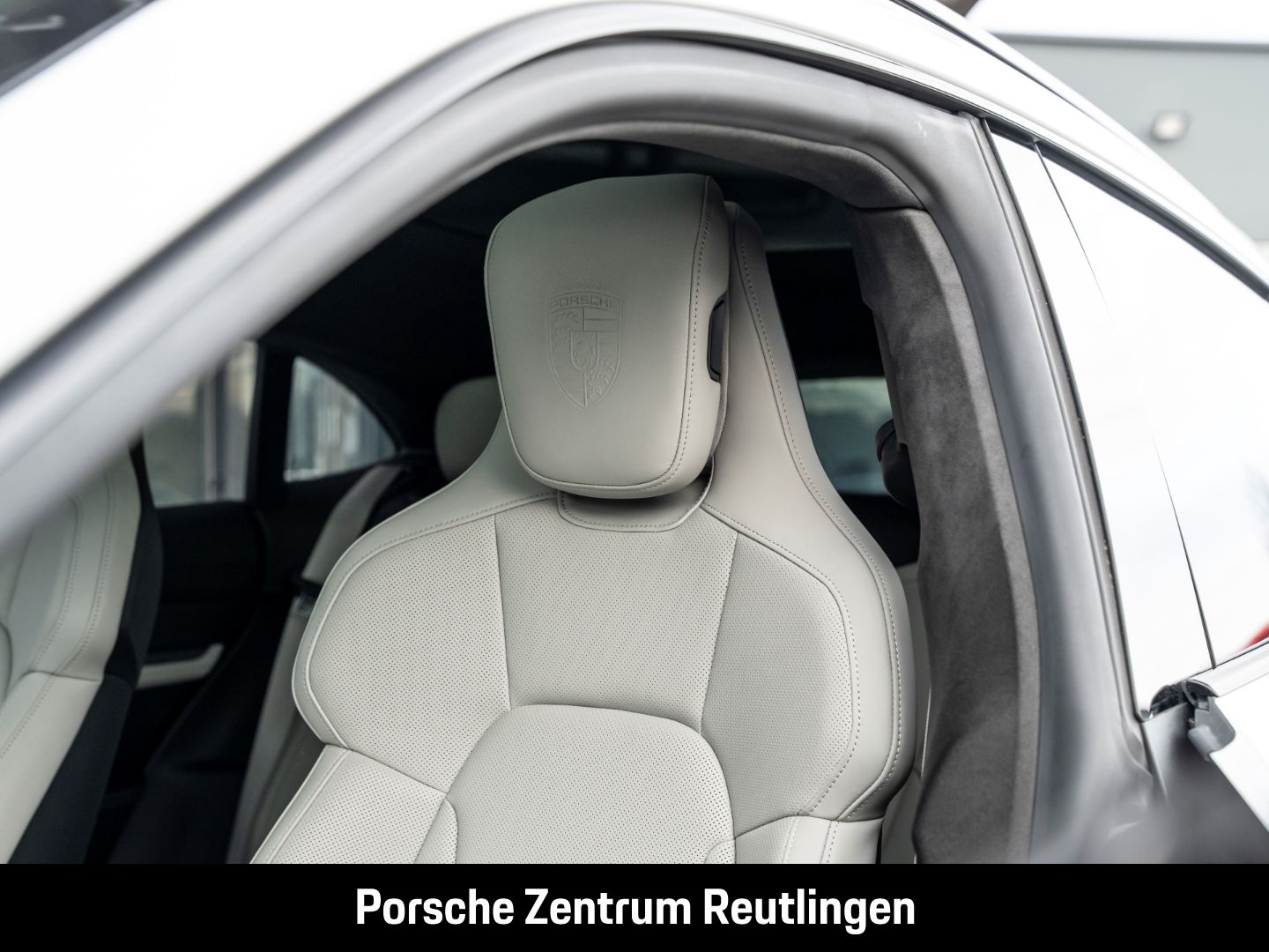 Porsche Taycan Turbo S Cross Turismo InnoDrive Head-Up
