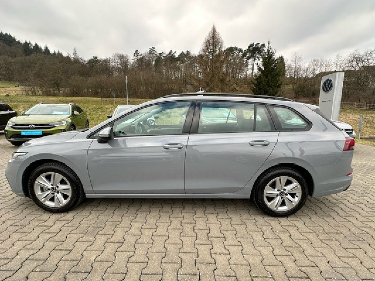 Volkswagen Golf VIII Variant Life 1.5 TSI - Samsaru's Car Outlet