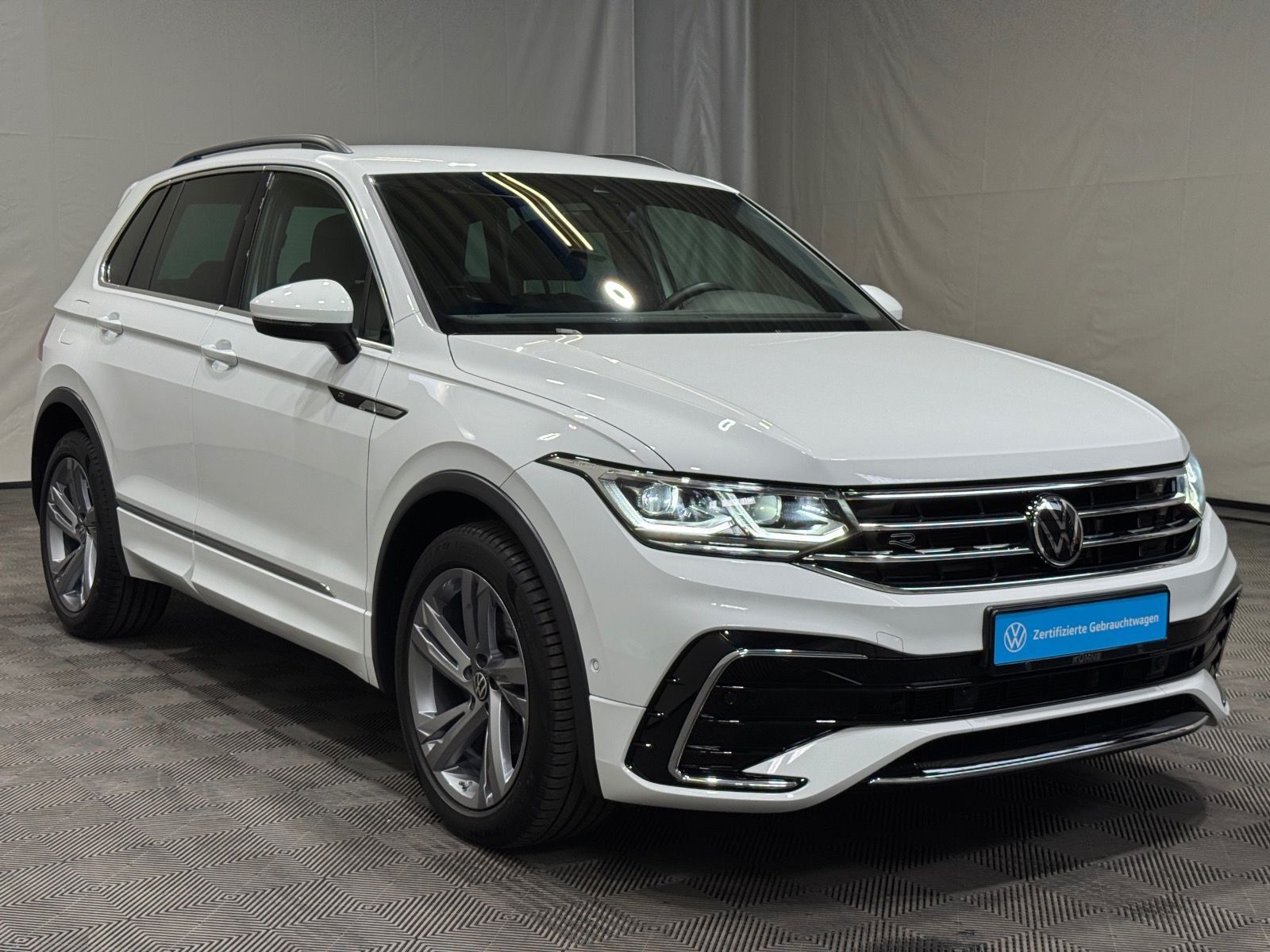 Volkswagen Tiguan R-Line 2.0 TDI DSG - Samsaru's Car Outlet