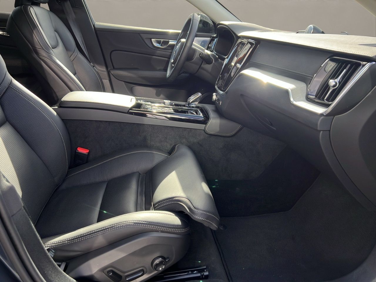 Volvo V60 T6 AWD Ultra DARK AHK BUSINESS 360° 19LM