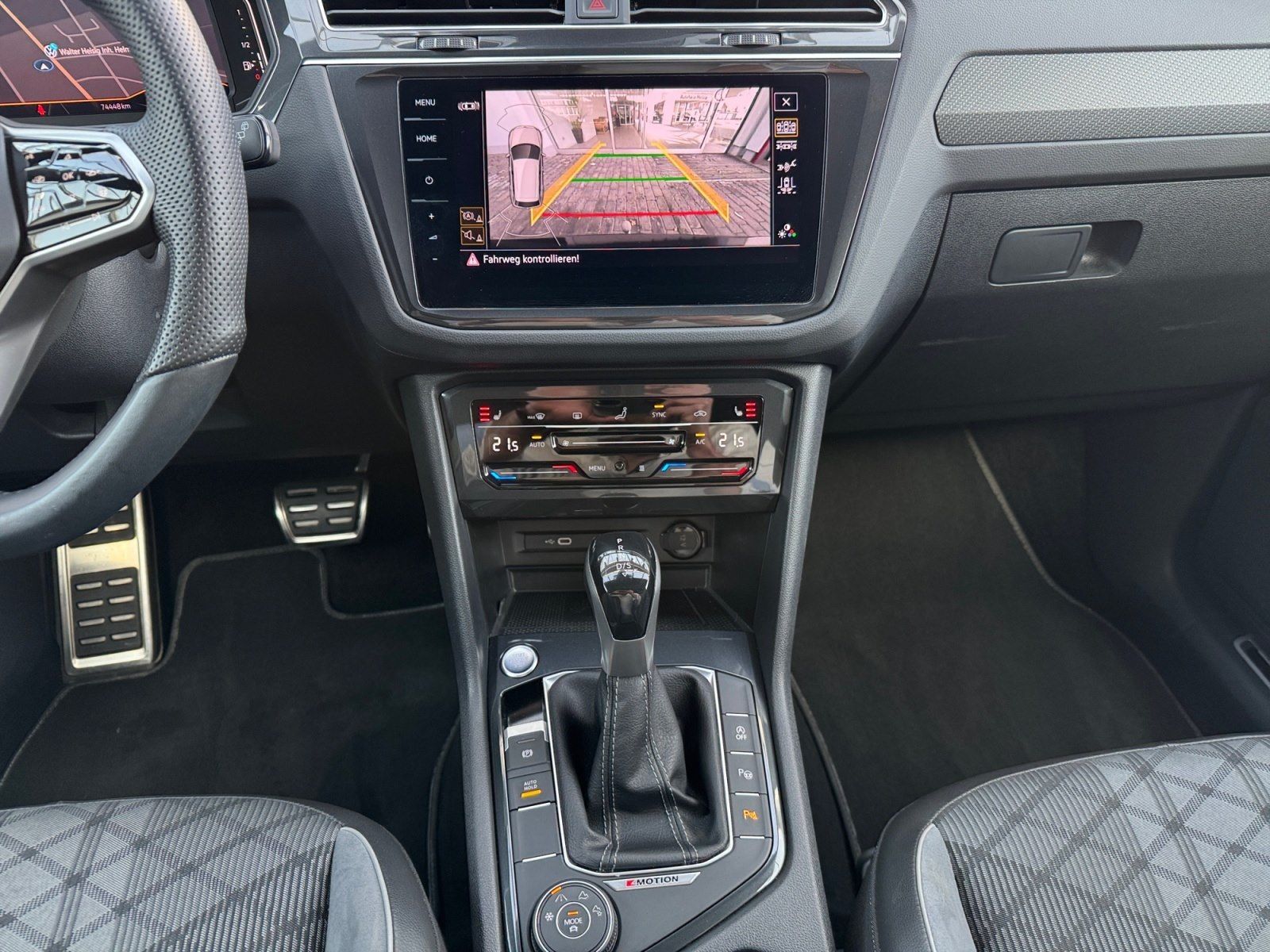 Volkswagen Tiguan 2.0 TDI DSG R-Line 4M NAVI/PANO/AHK