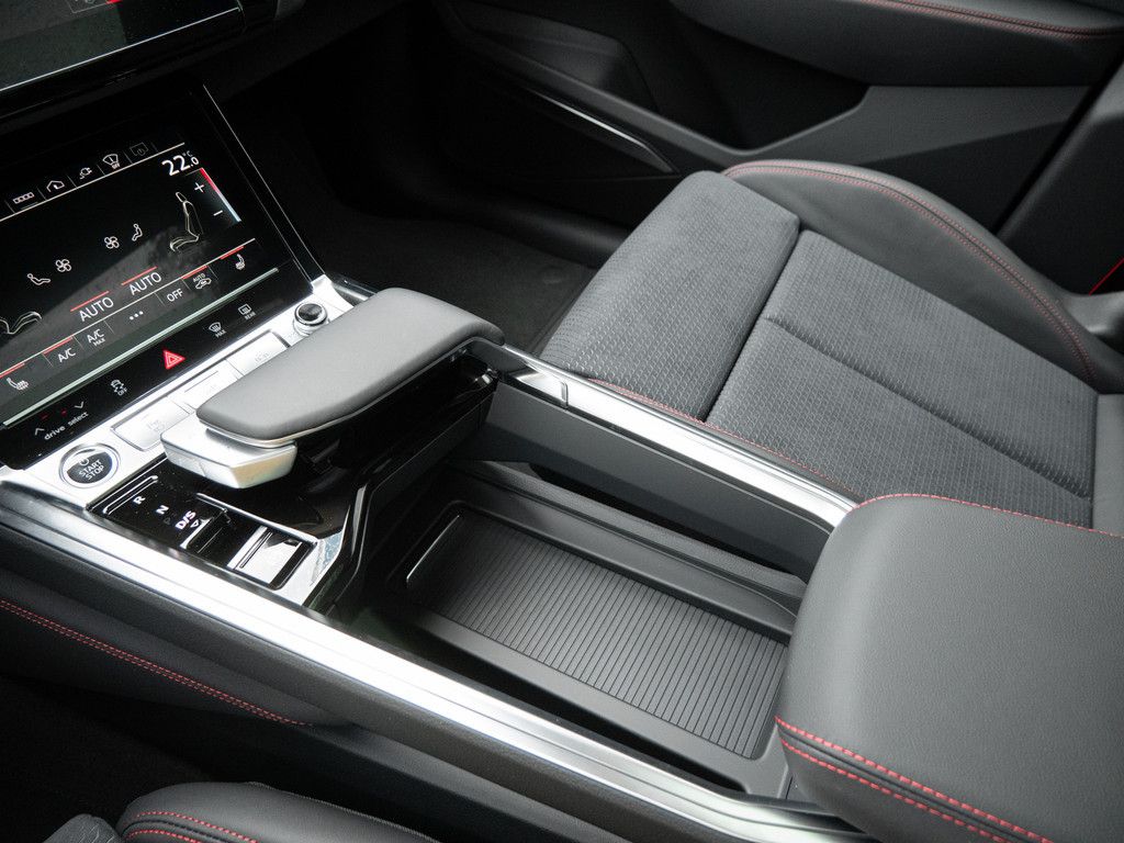 Audi Q8 S line 50 e-tron quattro - Samsaru's Car Outlet