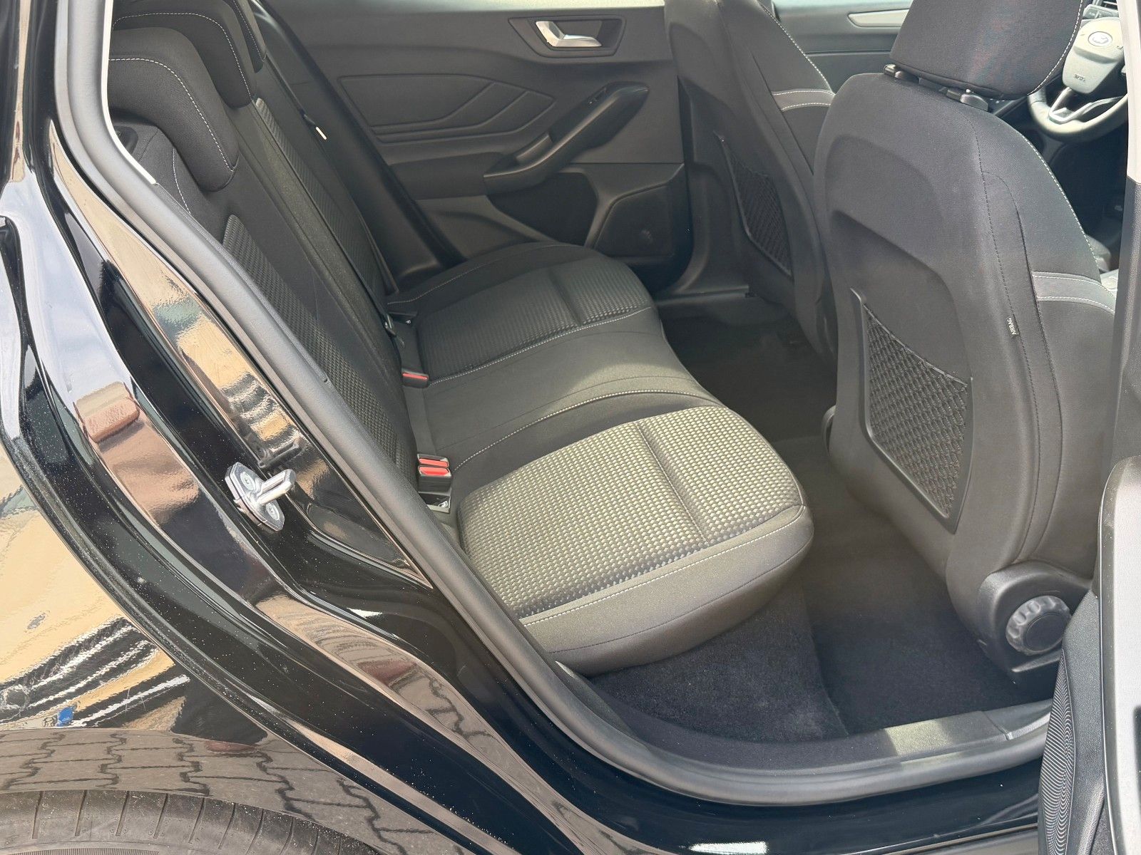 Ford Focus Turnier Cool & Connect*Autom*LED*AHK*Face