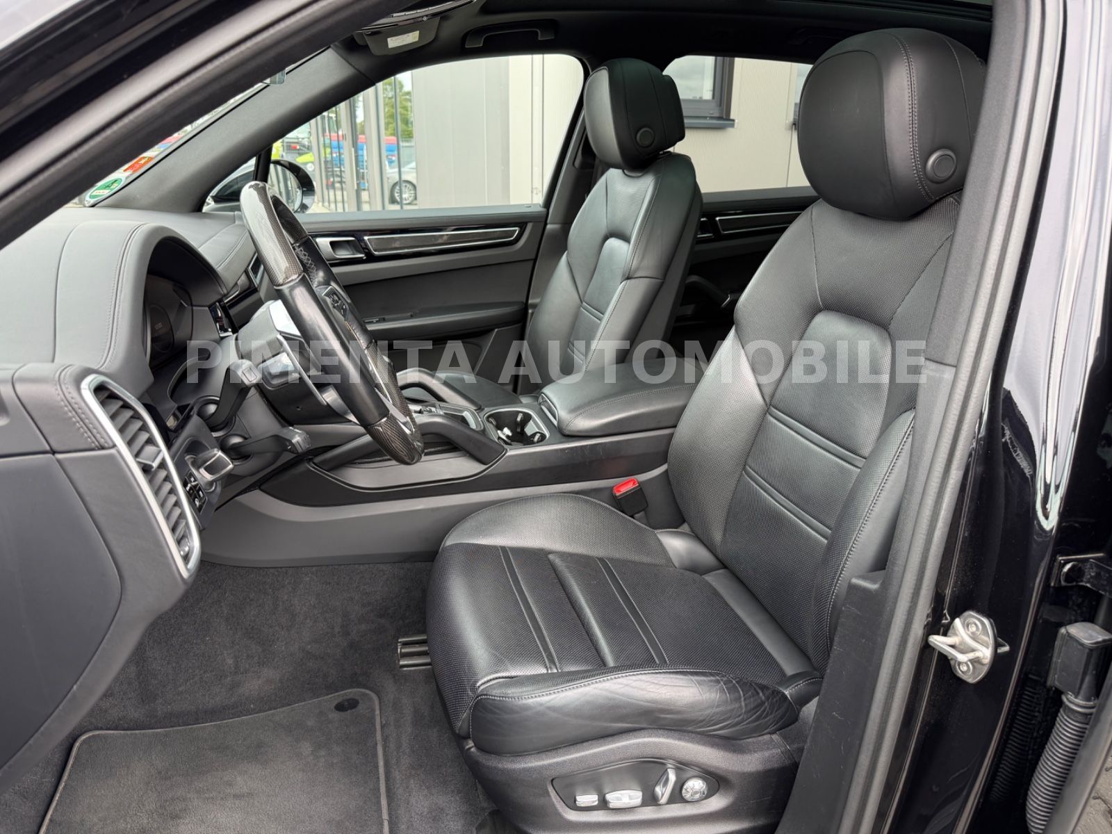 Porsche Cayenne E-Hybrid BLACK 22" APPROVED AHK LUFT PAN