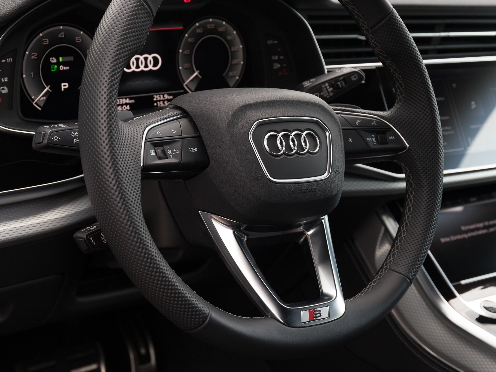 Audi Q8 55 TFSIe Q S LINE - Samsaru's Car Outlet
