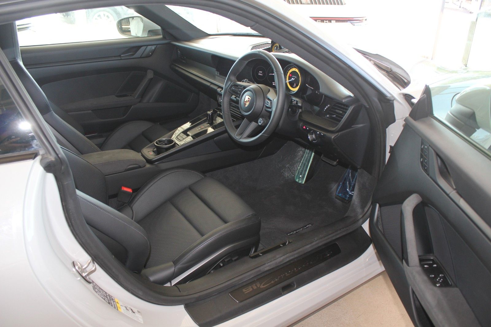Porsche 992 Carrera 4 GTS RHD/ACC/Sportabgas/Lift/S-Dach