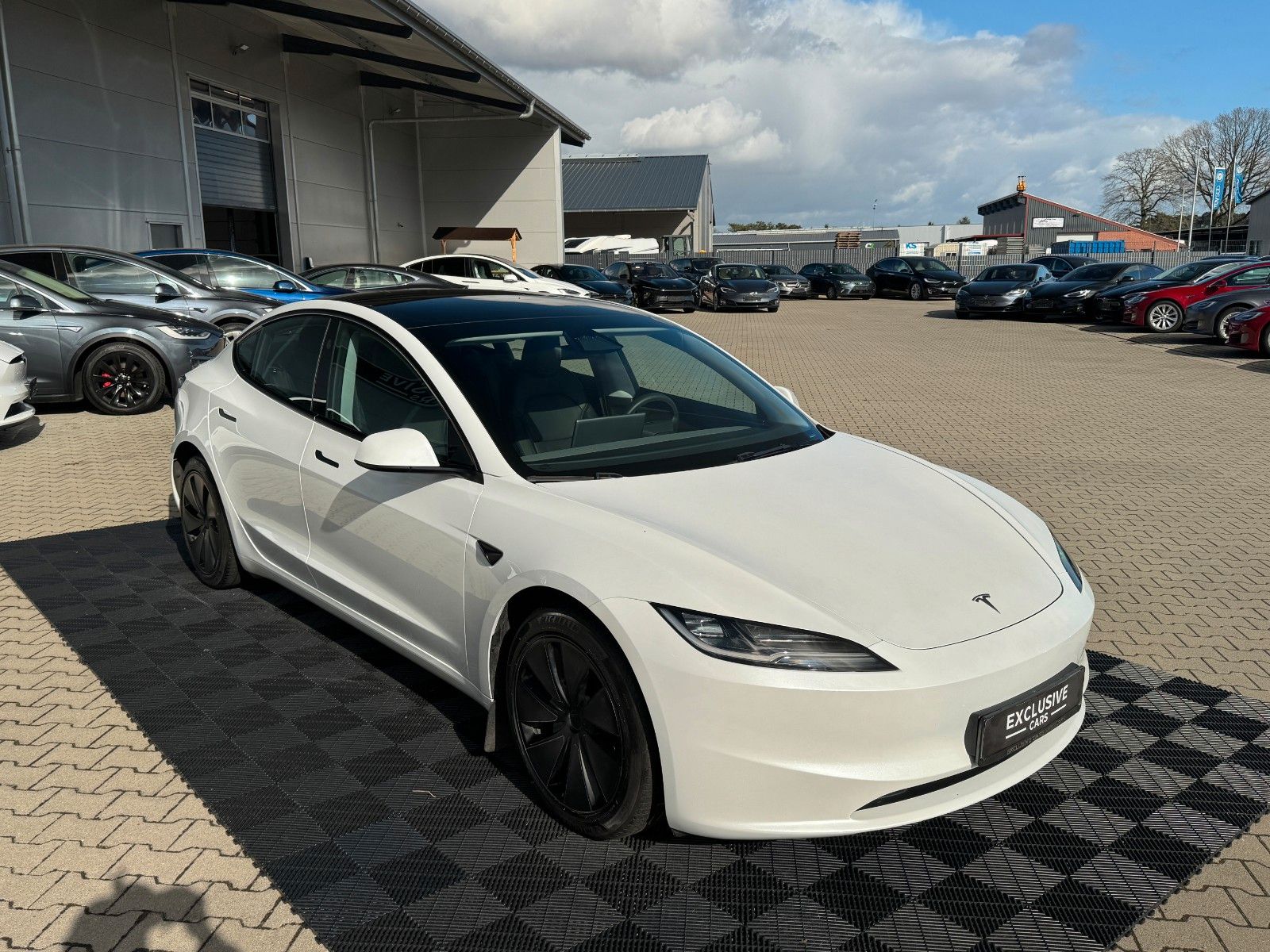 Tesla MODEL 3 HIGHLAND LR AWD | HW4 | TOW PACKAGE |