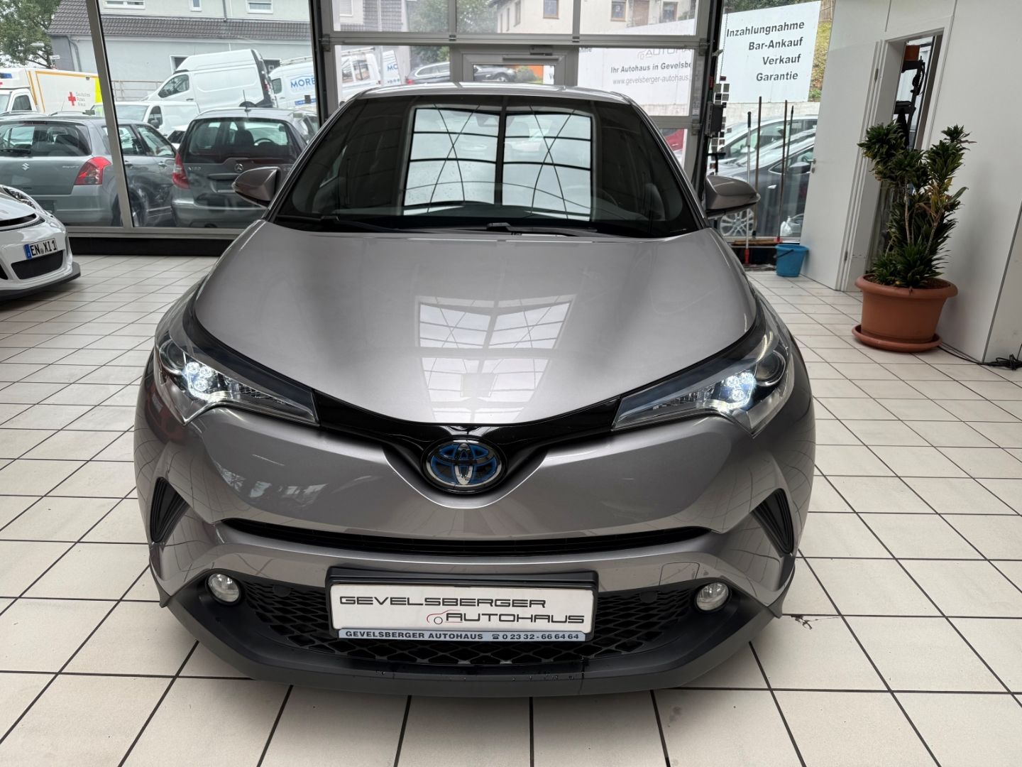 Toyota C-HR Hybrid Flow 1.8 - Samsaru's Car Outlet