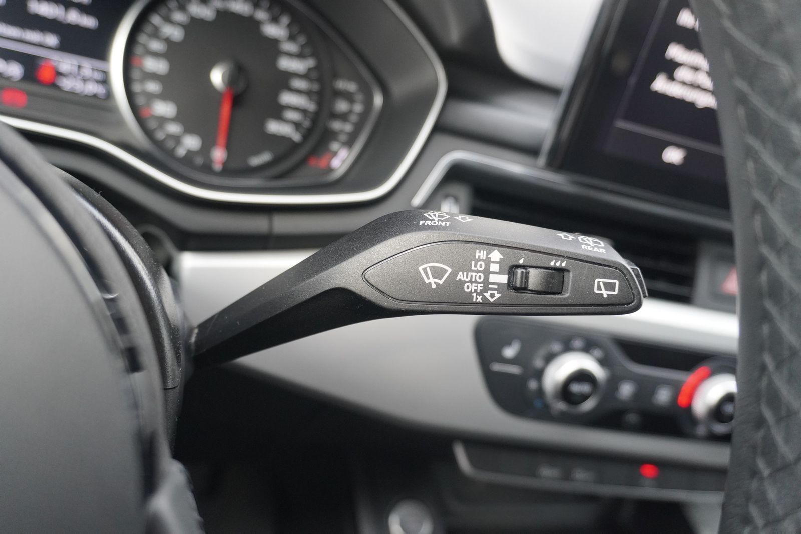 Audi A4 35 2.0 TFSI Avant - Samsaru's Car Outlet