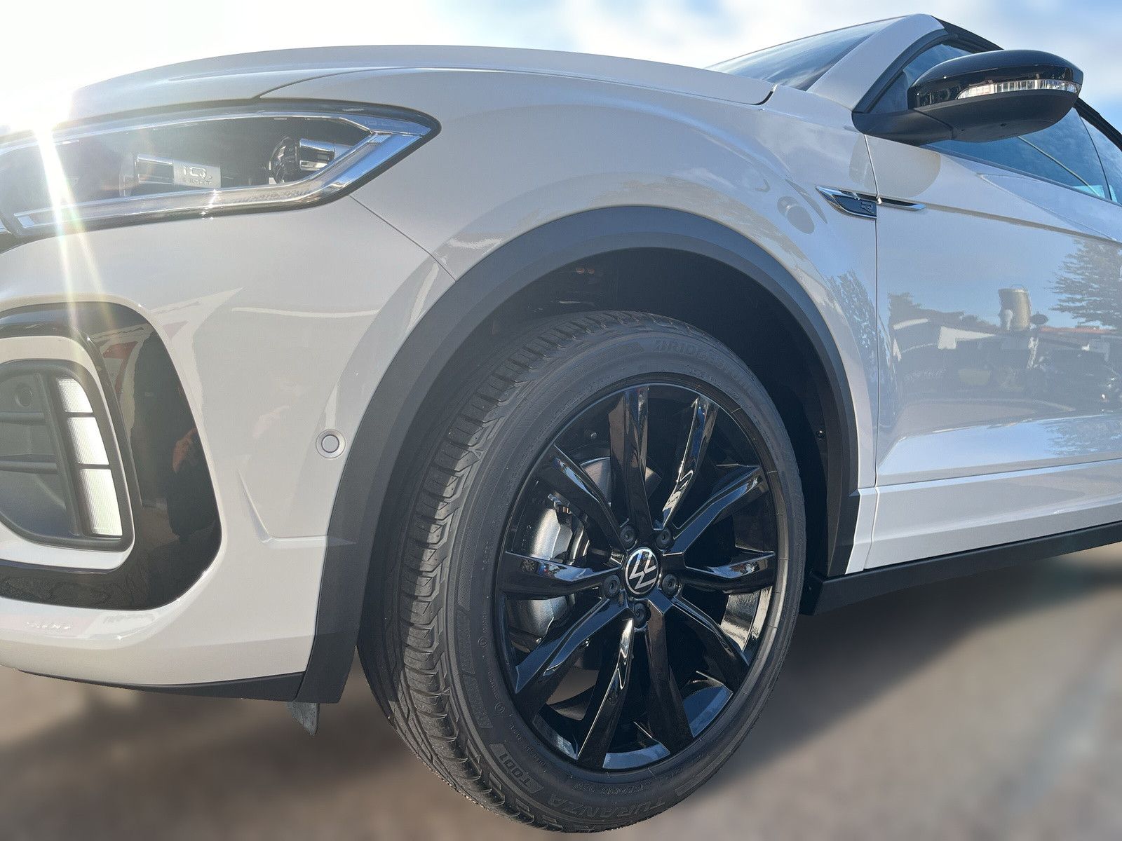 Volkswagen T-Roc R-Line - Samsaru's Car Outlet