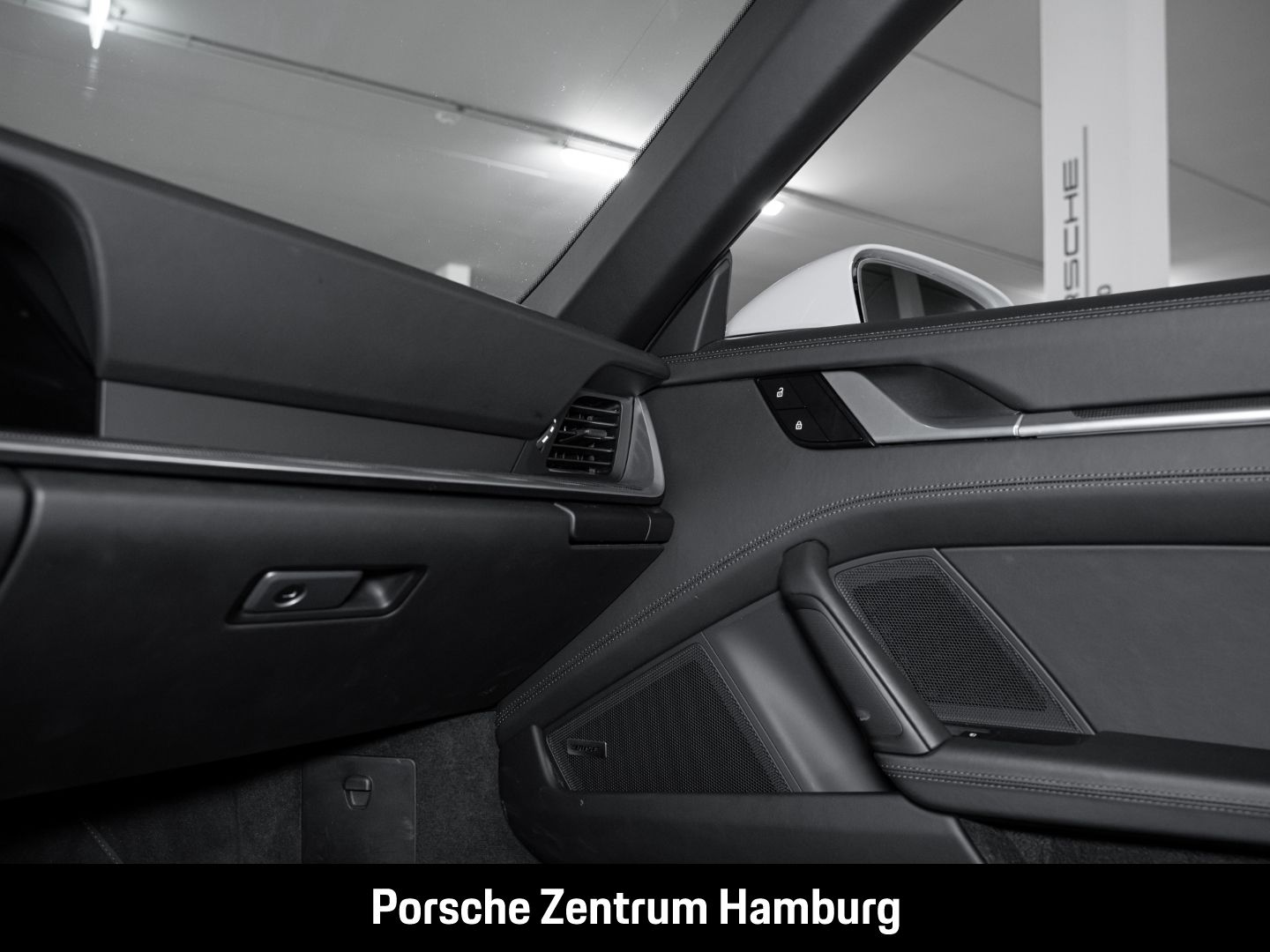 Porsche 992 (911) Carrera 4S Cabriolet Sportabgas BOSE