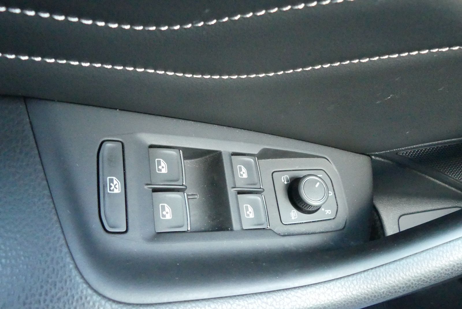 Volkswagen Passat Lim. Elegance - Samsaru's Car Outlet