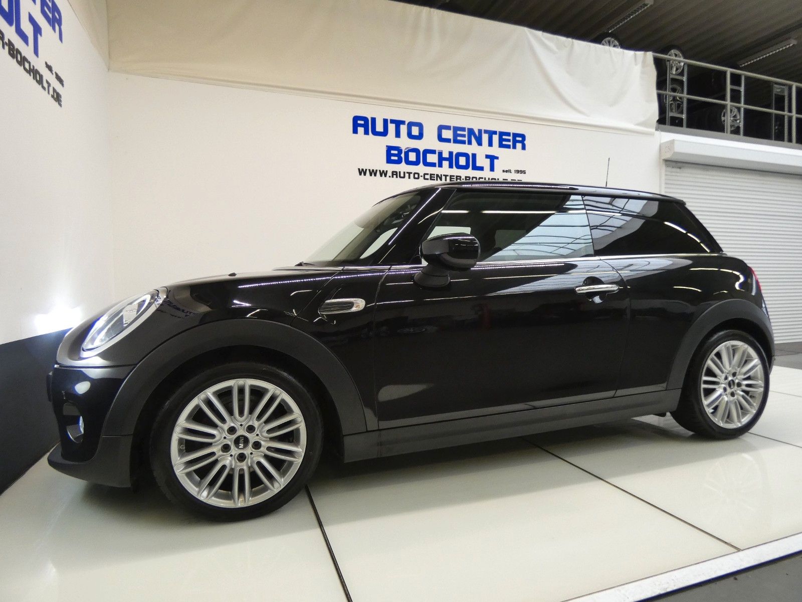 MINI Cooper Chili - Samsaru's Car Outlet