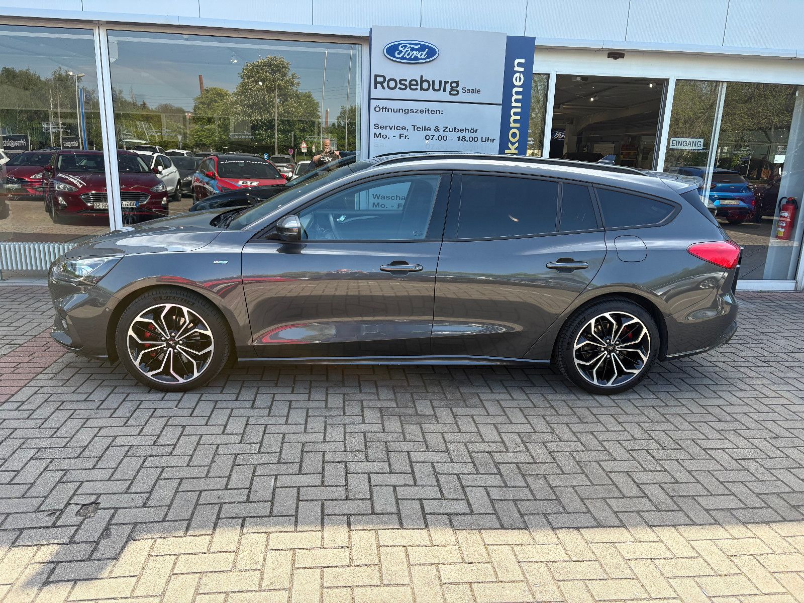 Ford Focus Turnier ST-Line X AHK NAVI LED PANO-SD EHK