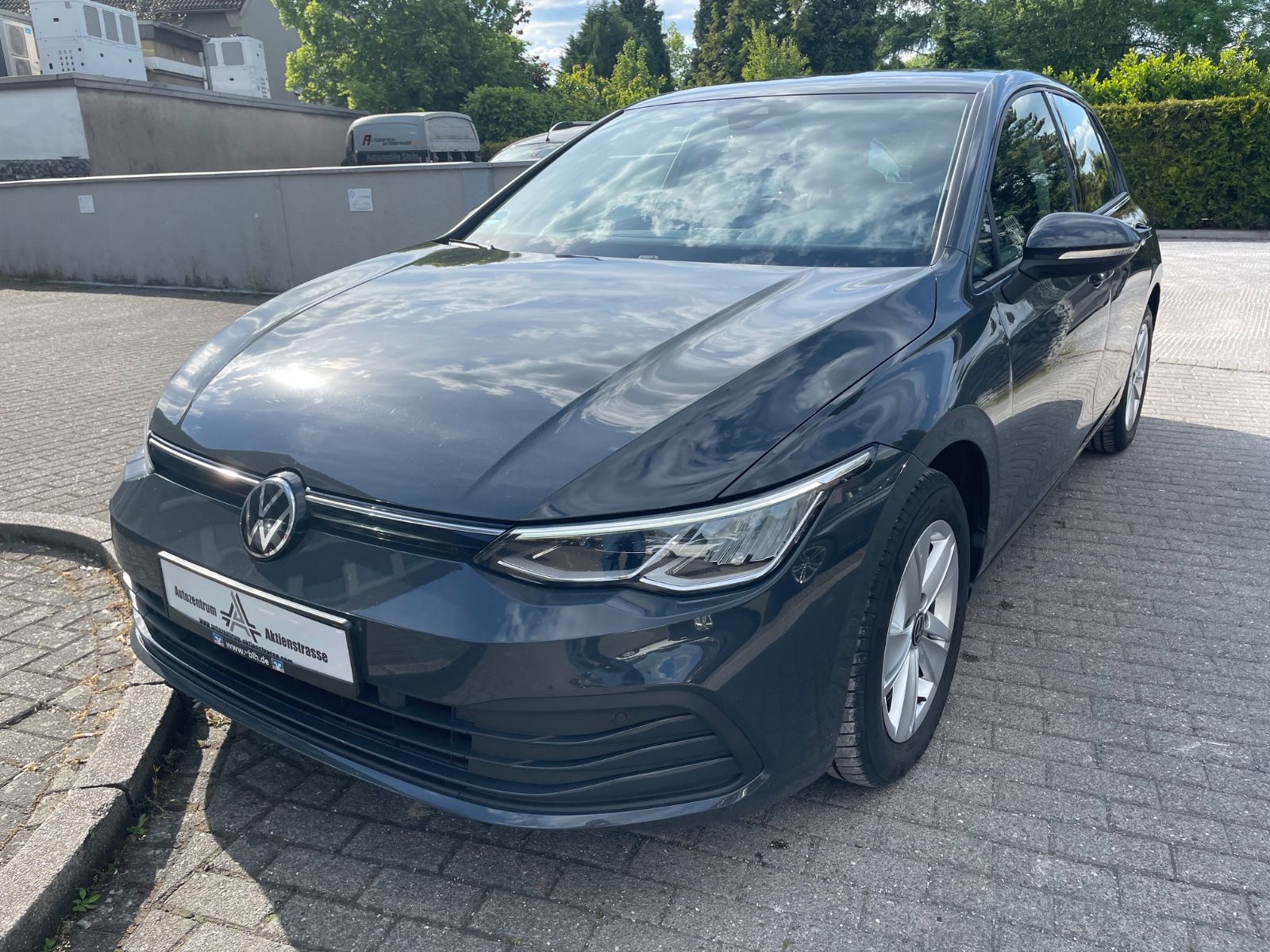 Volkswagen Golf VIII Life eTSI - Samsaru's Car Outlet