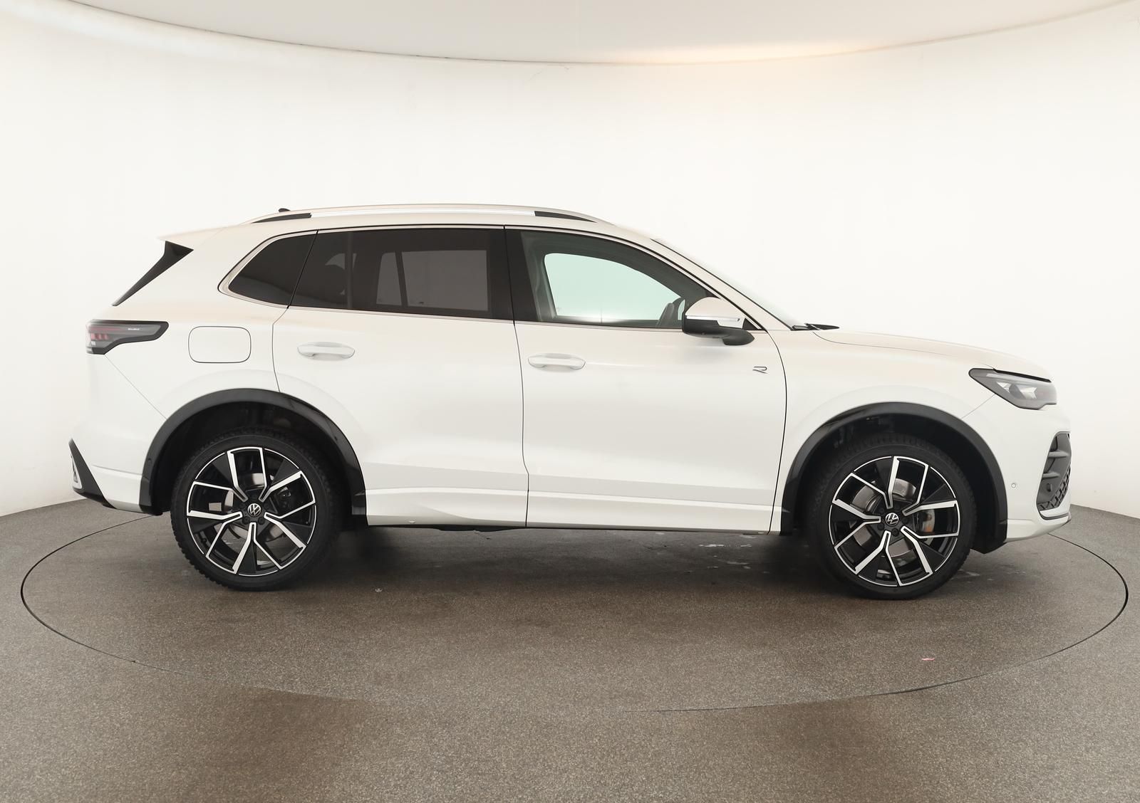 Volkswagen Tiguan 2.0 TDI 4M DSG R-Line Leder Pano Navi 360