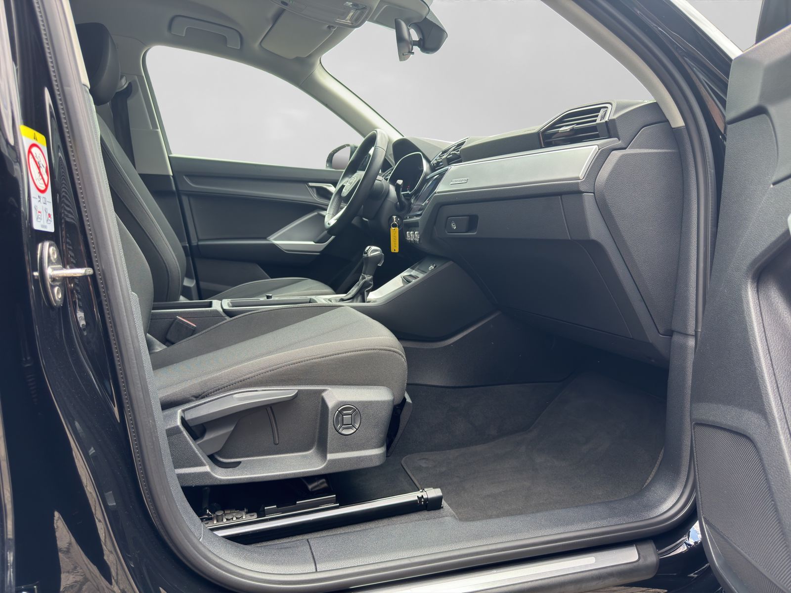 Audi Q3 35 2.0 TDI quattro advanced - Samsaru's Car Outlet