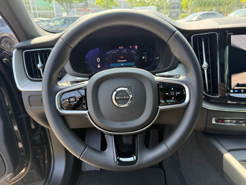 Volvo XC60 T8 AWD Plug-in Hybrid Plus - Samsaru's Car Outlet