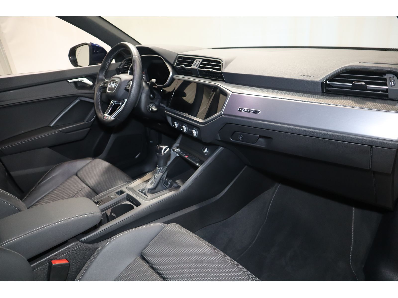 Audi Q3 40 TDI quattro advanced - Samsaru's Car Outlet