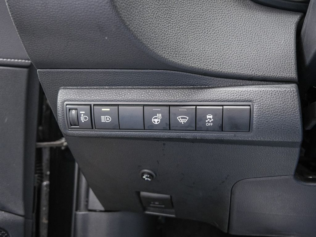 Toyota Corolla Touring Sports 2.0 Hybrid Business - Samsaru's Car Outlet