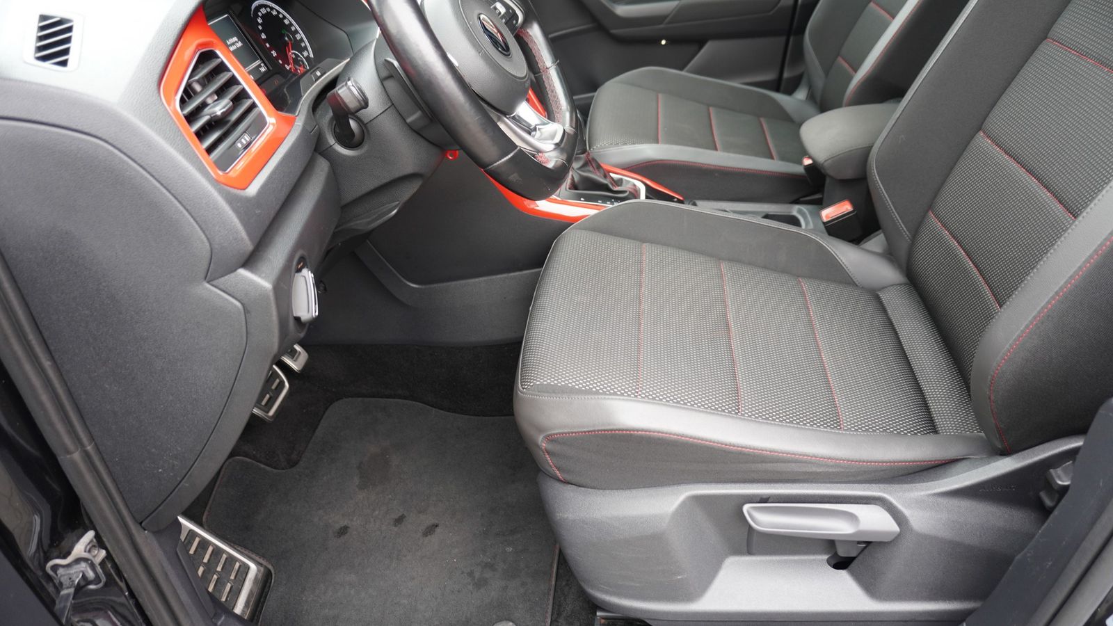 Volkswagen T-Roc 2.0 TDI R-Line - Samsaru's Car Outlet