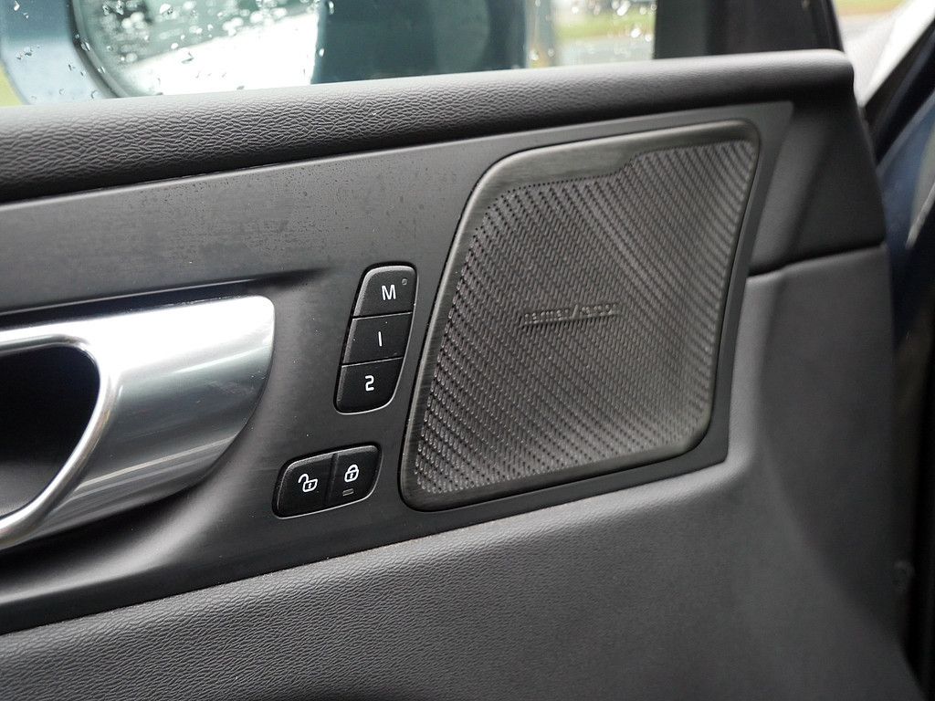 Volvo XC60 B4 Inscription AWD AHK FACEL. STANDHZ LED