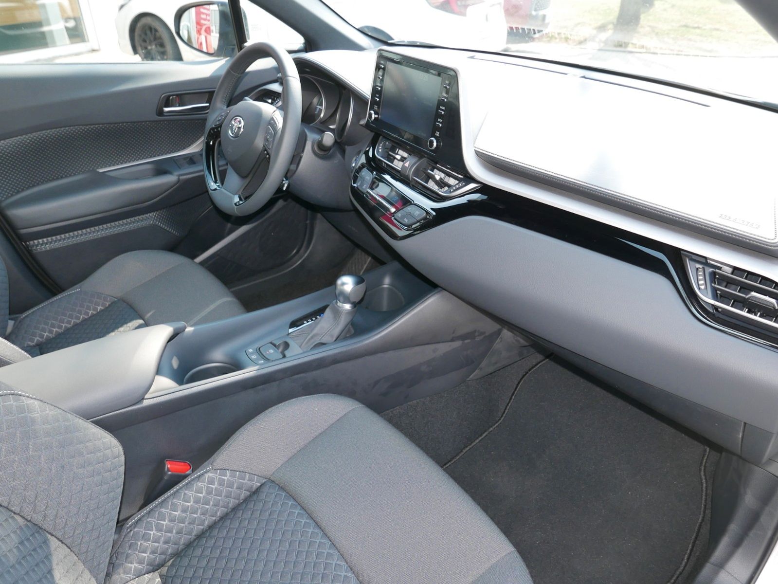 Toyota C-HR Hybrid Flow - Samsaru's Car Outlet