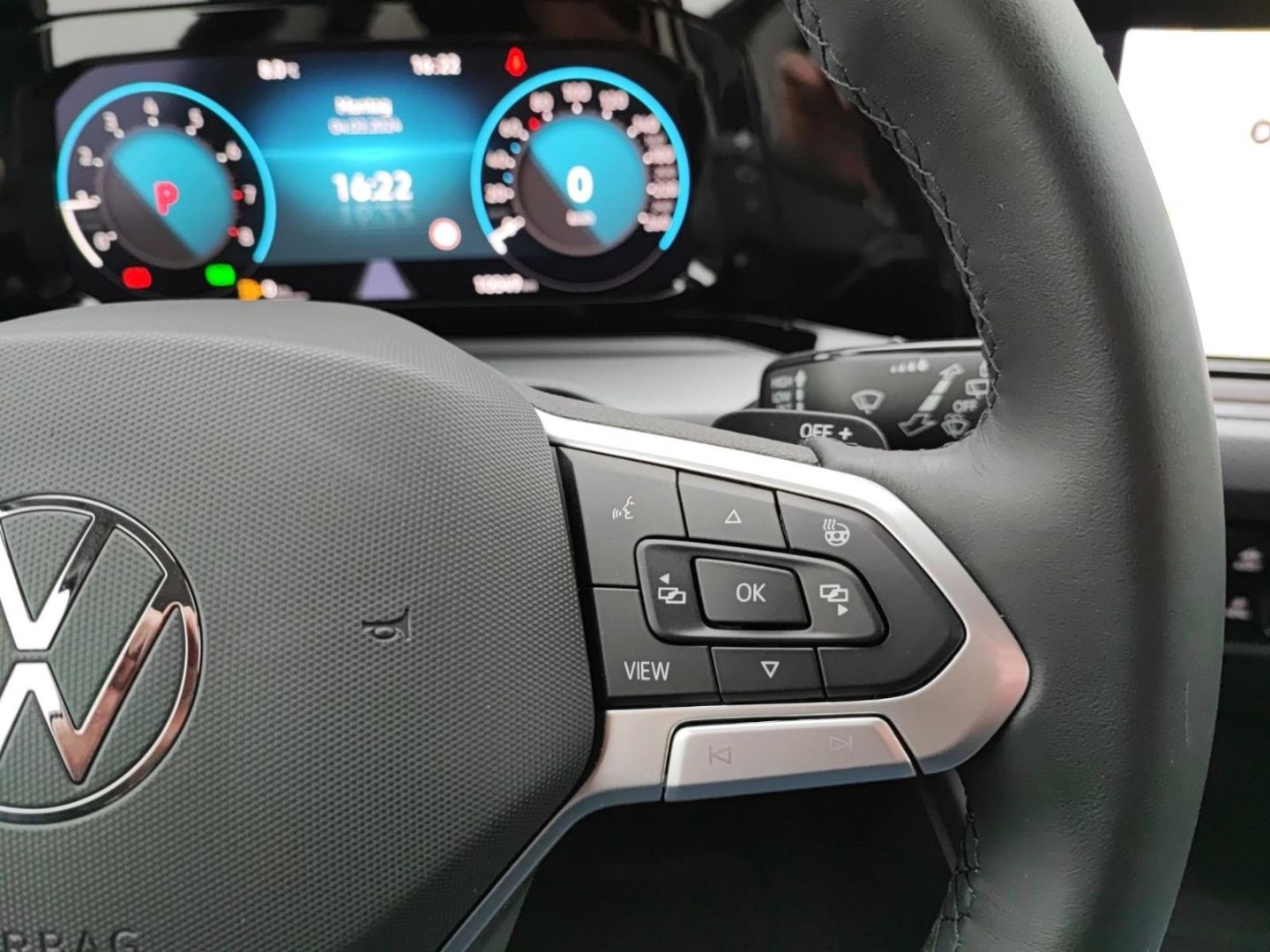 Volkswagen Golf 8 VIII Active eTSI - Samsaru's Car Outlet