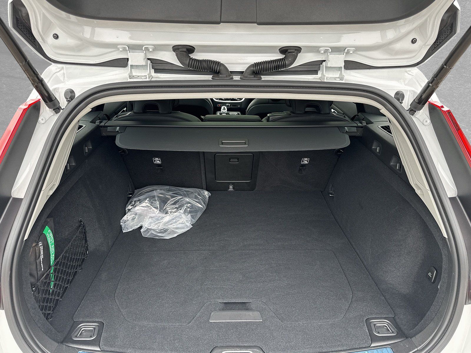 Volvo V60 T6 AWD Ultra Dark Plug-in Hybrid+AHK