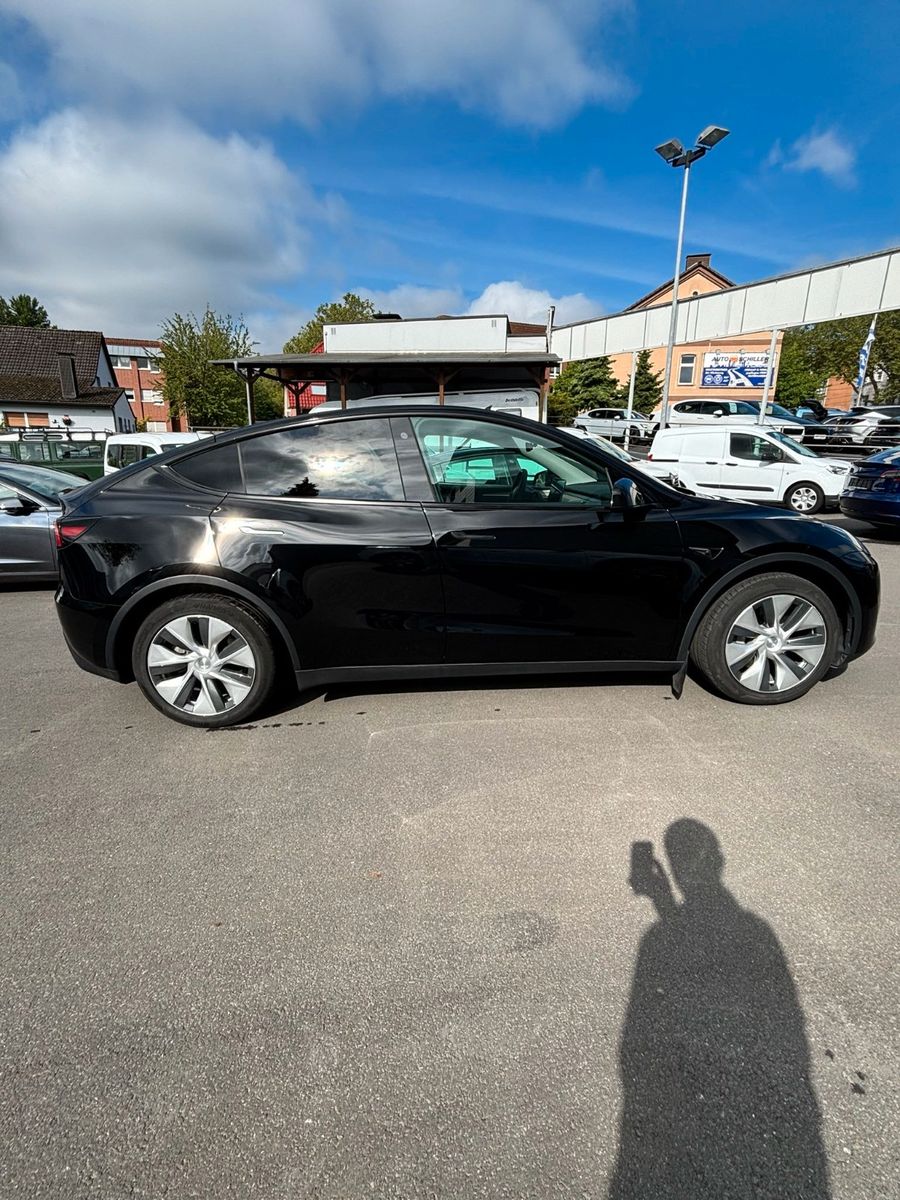 Tesla Model Y Basis RWD # black # AHK # MWST.
