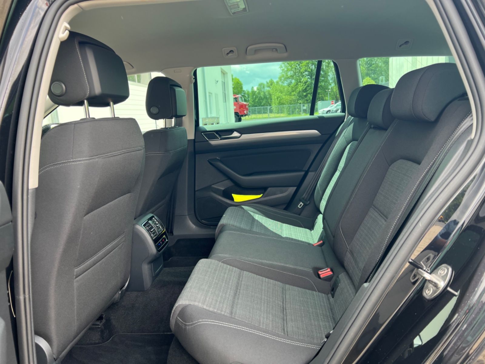 Volkswagen Passat 2.0 TDI - Samsaru's Car Outlet
