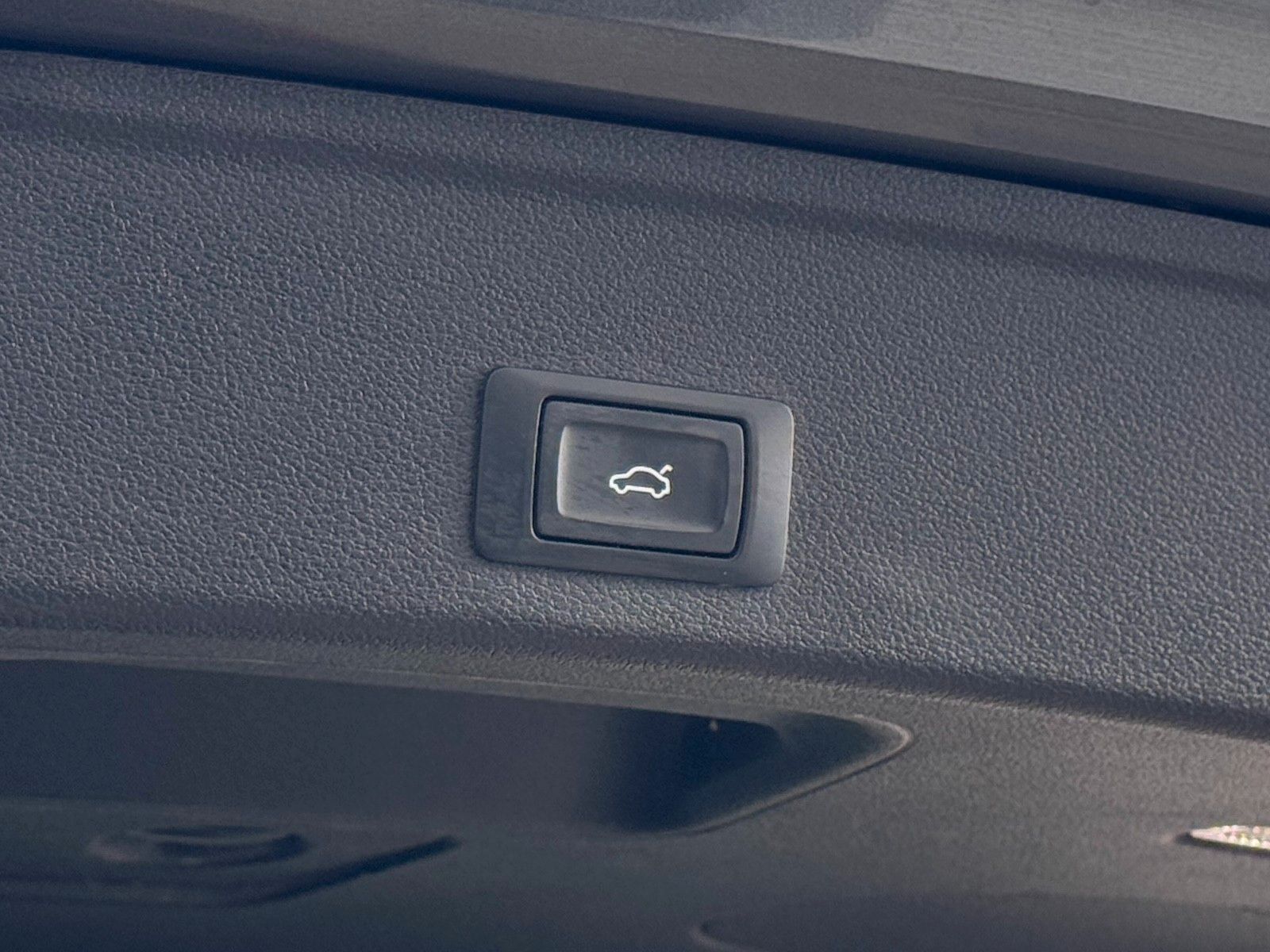Audi A4 Av. 40 TDI S line S-Tr. - Samsaru's Car Outlet