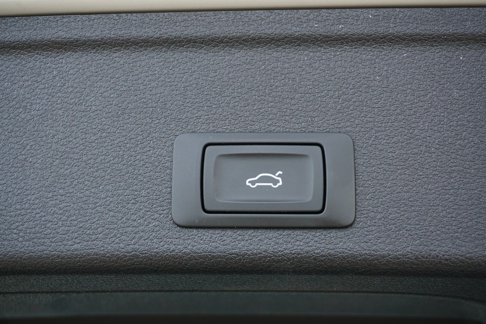 Audi A4 Avant 40 TFSI S tronic S line - Samsaru's Car Outlet