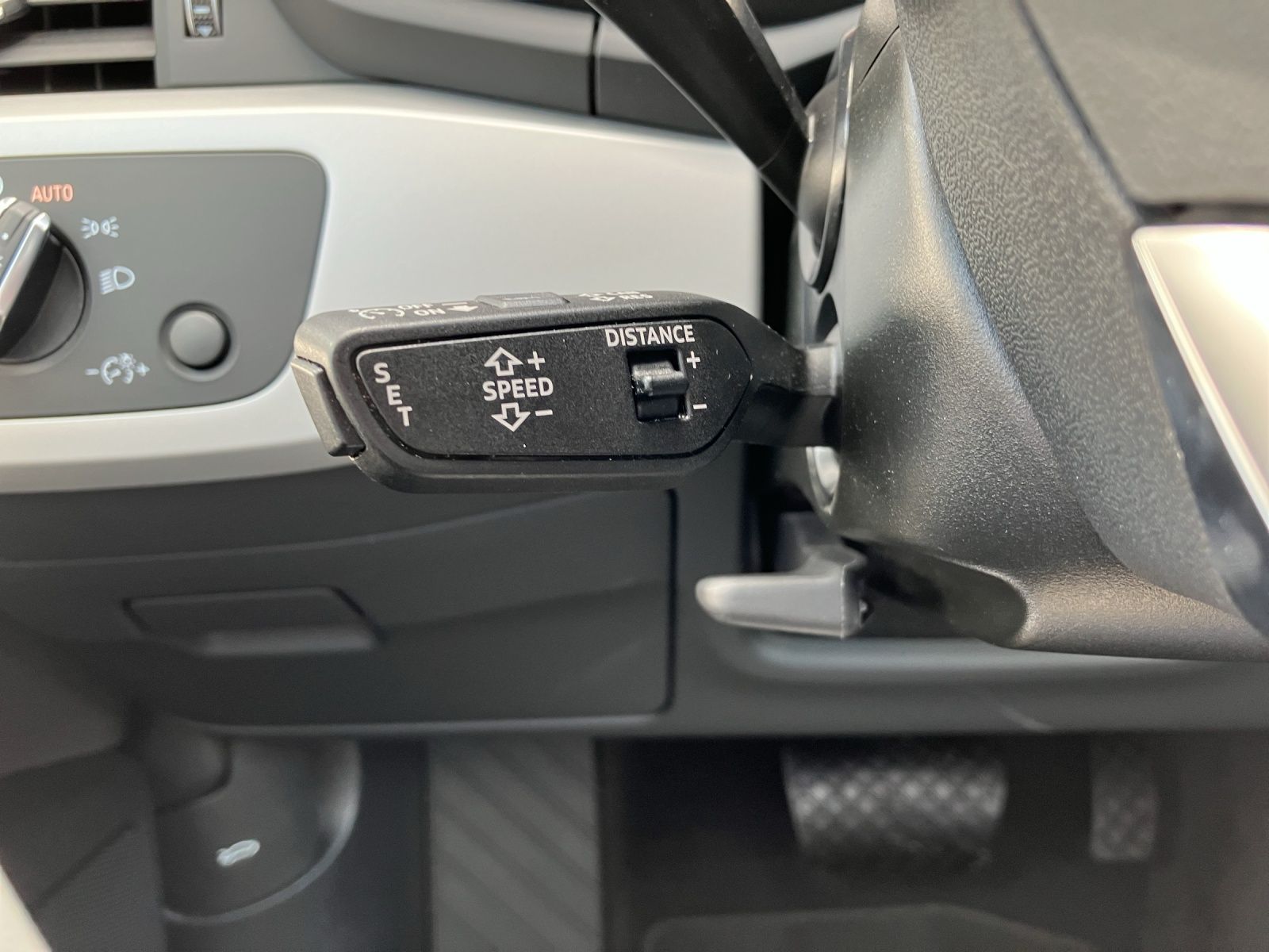 Audi A4 Allroad 40 TDI quattro AHK Navi AVC ACC PDC S