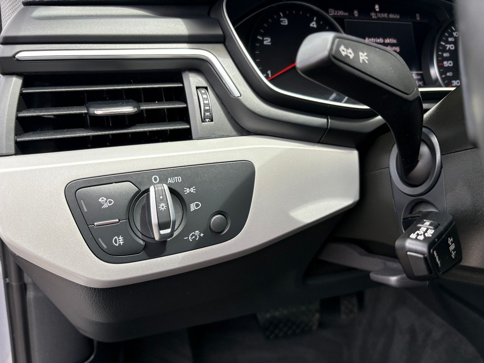 Audi A4 Lim. 35 TDI S Tronic - Samsaru's Car Outlet