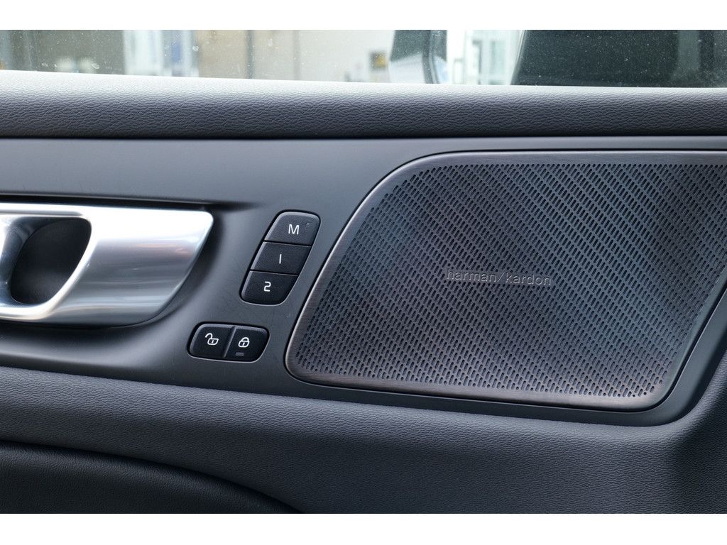 Volvo S60 Lim. T8 Ultimate Dark Recharge Plug-In Hybri