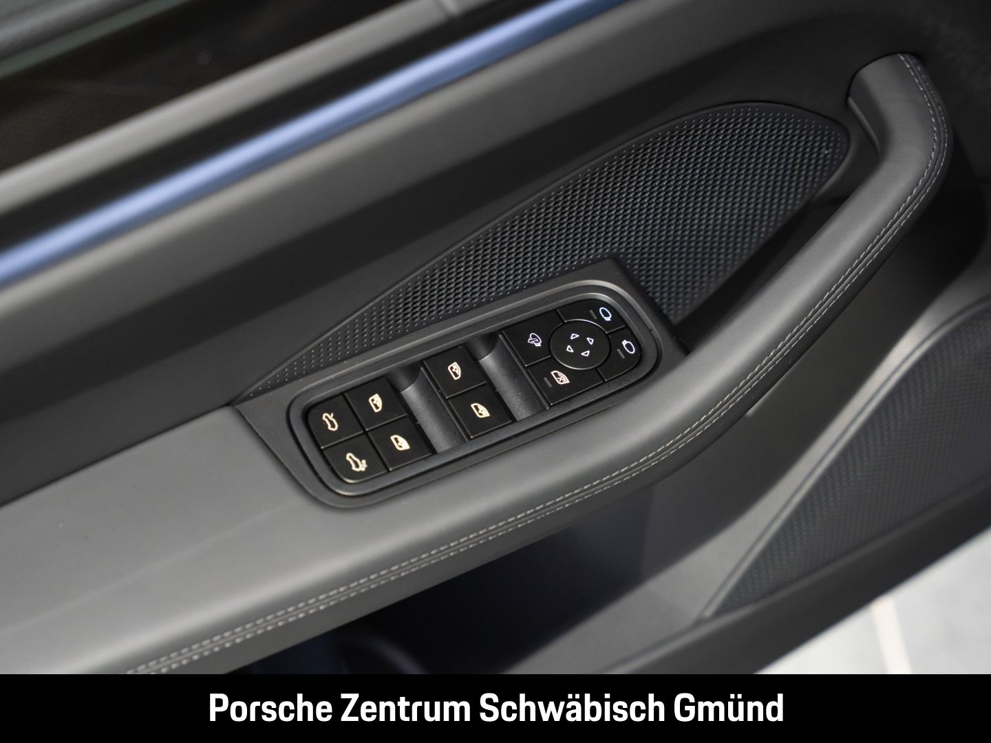 Porsche Macan Turbo BOSE Luftfederung Panoramadach LED