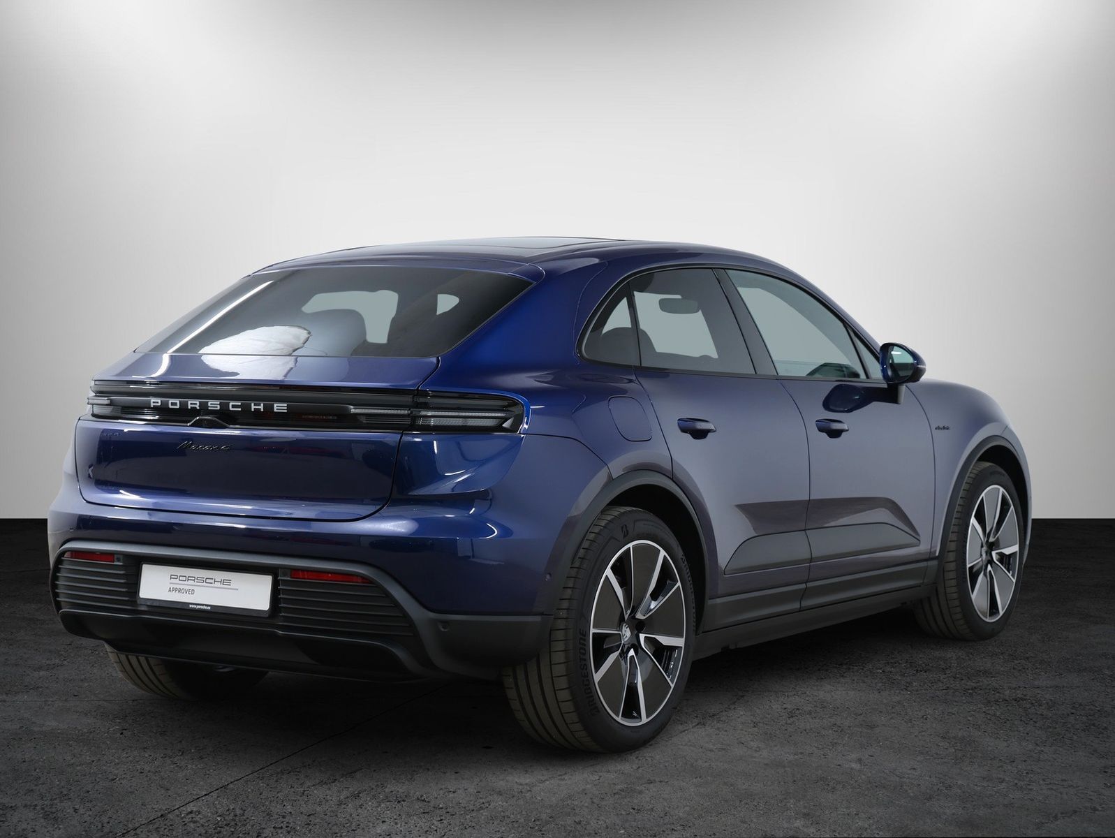 Porsche Macan Electric 4