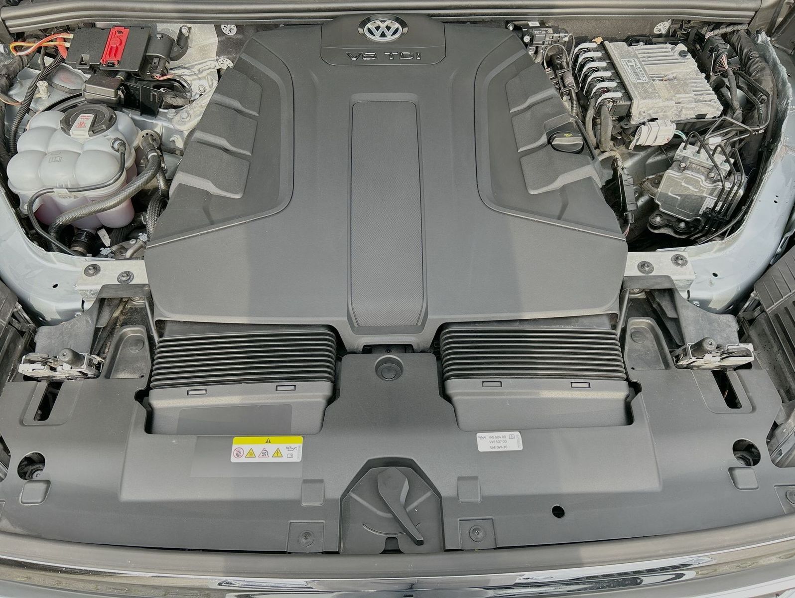 Volkswagen Touareg 3.0 TDI 4Motion R-Line - Samsaru's Car Outlet