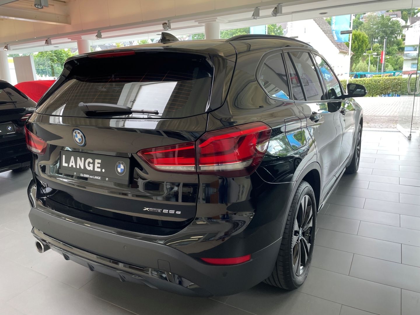 BMW X1 xDrive 25e Sport Line - Samsaru's Car Outlet